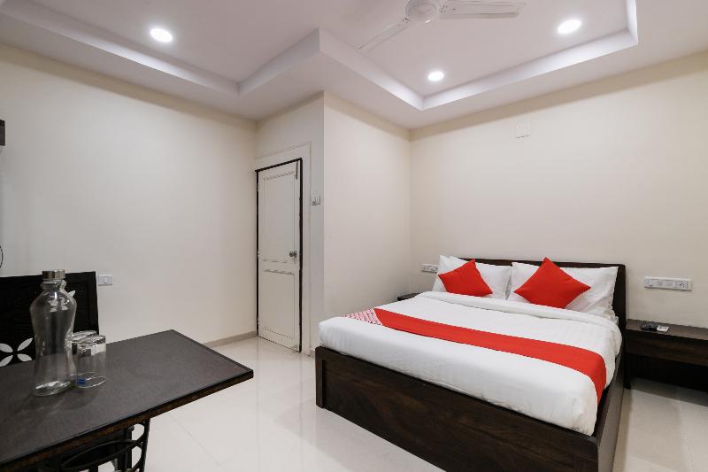 OYO Flagship 41641 Poonam Palace image