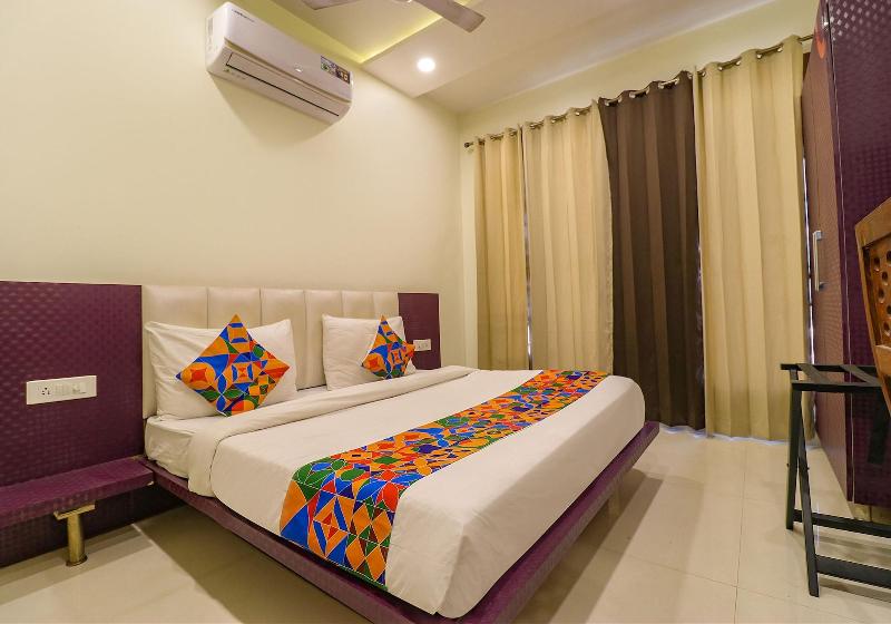 Capital O 70928 Hotel Golden Home — general view