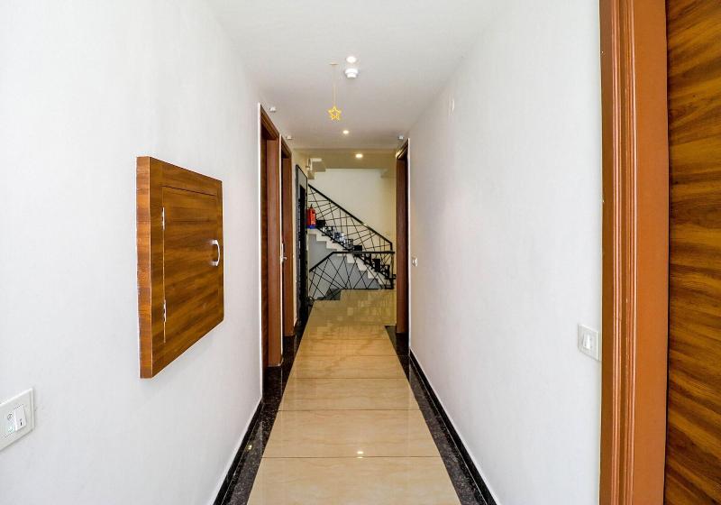 Capital O 70928 Hotel Golden Home — view