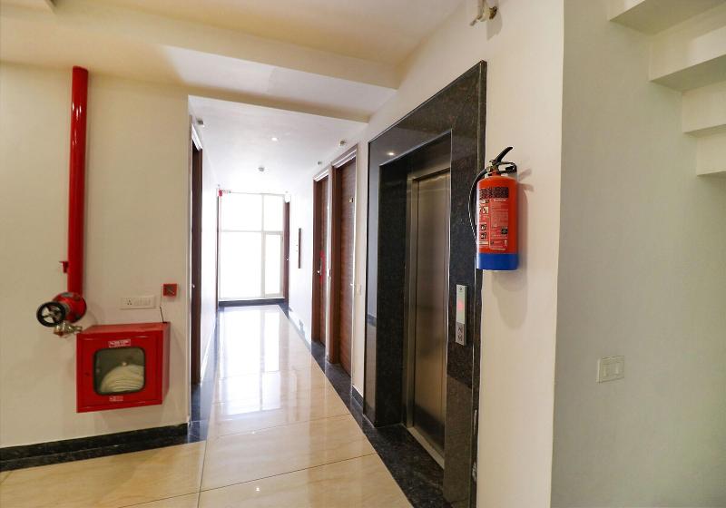 Capital O 70928 Hotel Golden Home