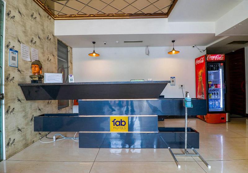 Capital O 70928 Hotel Golden Home