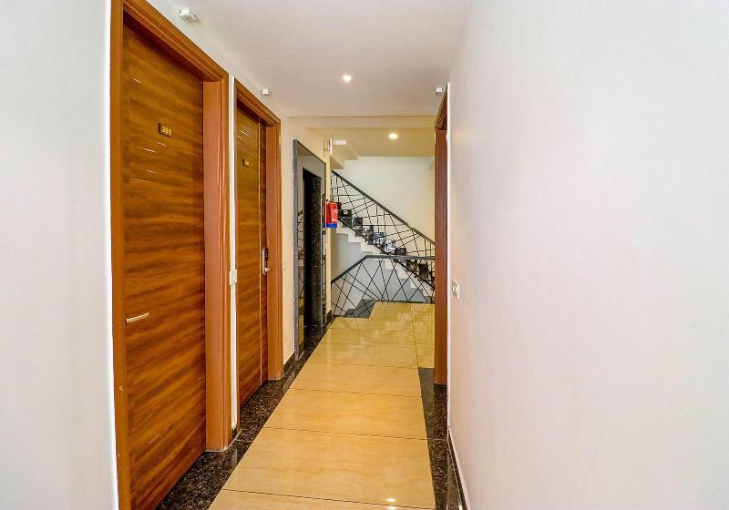 Capital O 70928 Hotel Golden Home