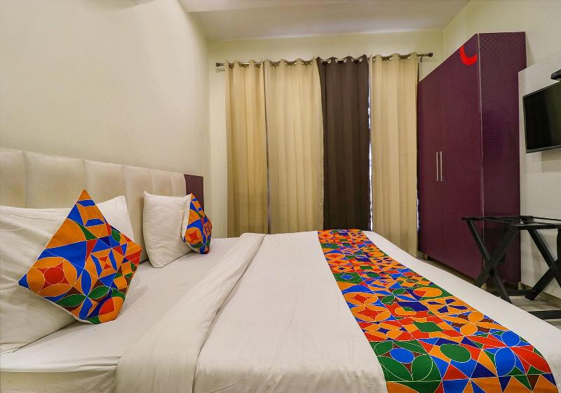 Capital O 70928 Hotel Golden Home 5