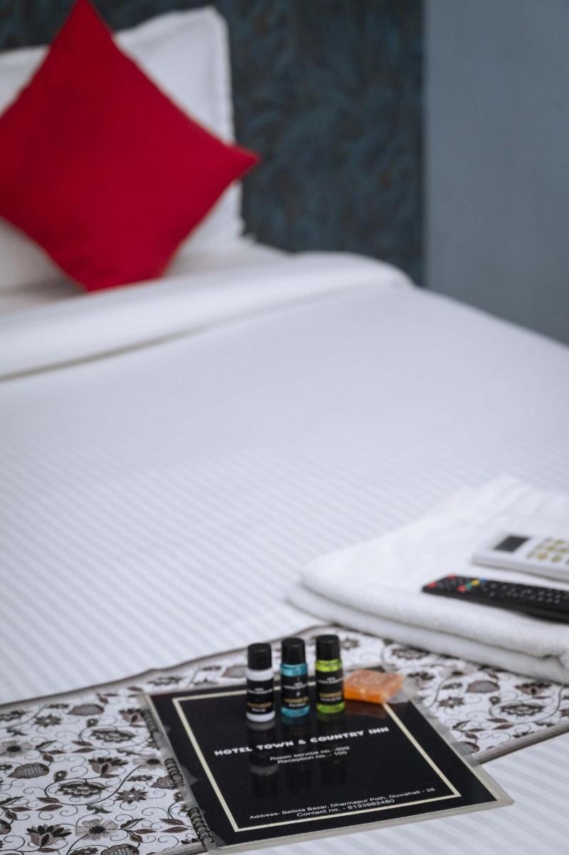 OYO Flagship 22252 Town & Country Inn image