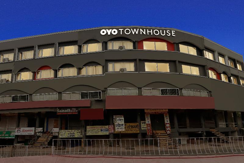 OYO Townhouse 135 Gandhi Hall