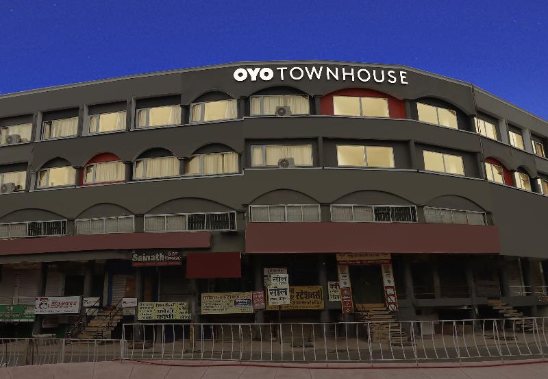 OYO Townhouse 135 Gandhi Hall — exterior view
