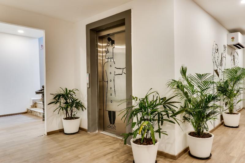 OYO Townhouse 135 Gandhi Hall
