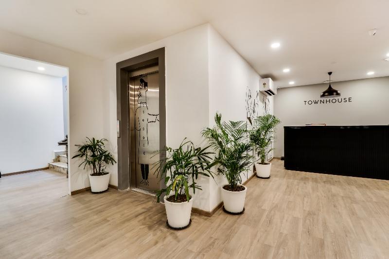 OYO Townhouse 135 Gandhi Hall