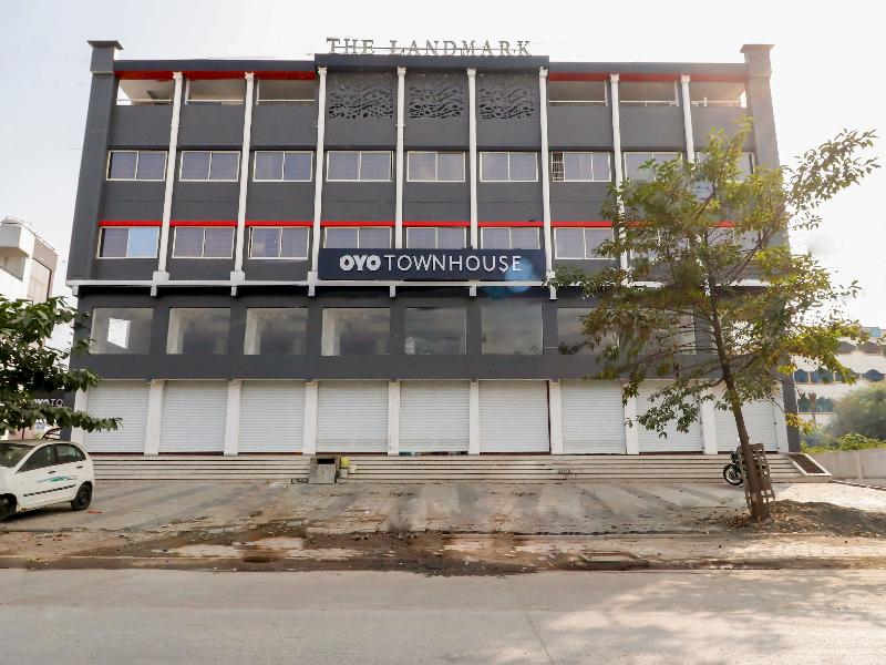 OYO Townhouse 327 C21 Mall — photo 4