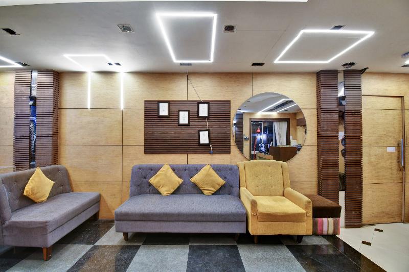 OYO 78582 SilverKey Hotel Mayfair Tower image