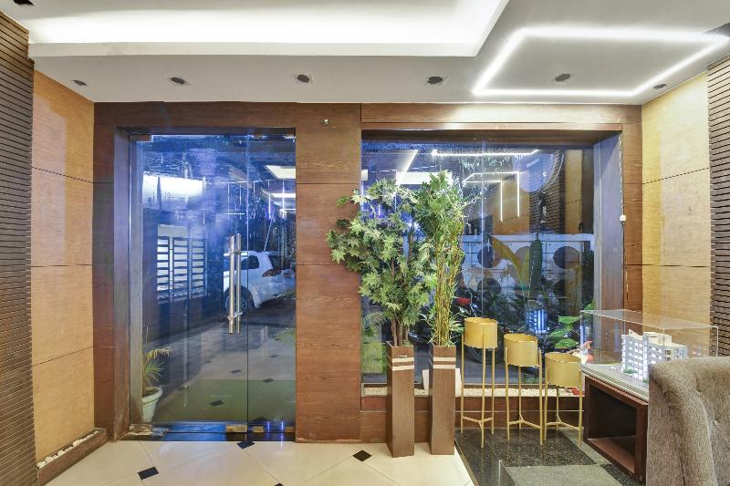 OYO 78582 SilverKey Hotel Mayfair Tower image