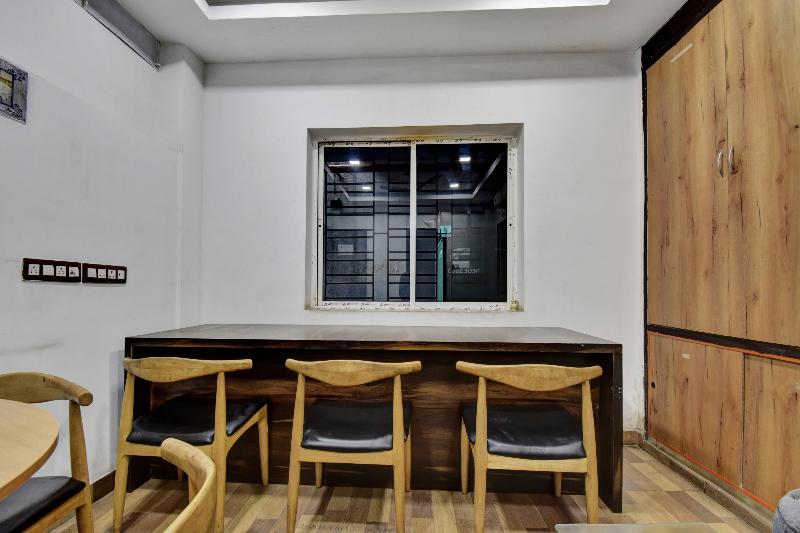 OYO 78582 SilverKey Hotel Mayfair Tower image