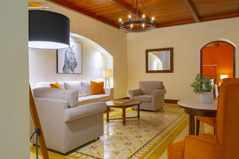 Nukari Quinta Boutique image 4