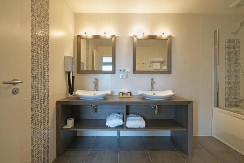 Le Konine Suites image