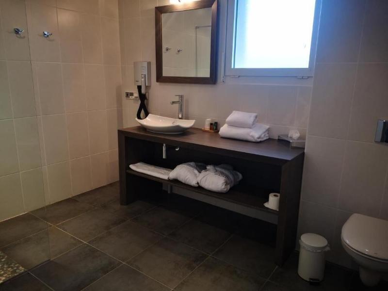 Le Konine Suites image