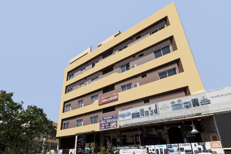 OYO 79382 Anu Grand