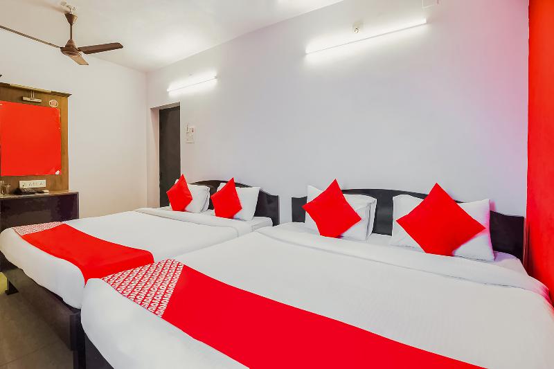 OYO Flagship 36422 Hotel Maruthi Gandhi Park 3