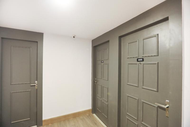OYO Townhouse 152 Hotel Suncitel Airport image