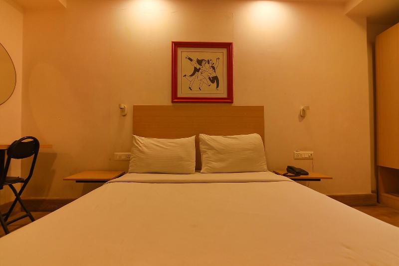 OYO Townhouse 152 Hotel Suncitel Airport image