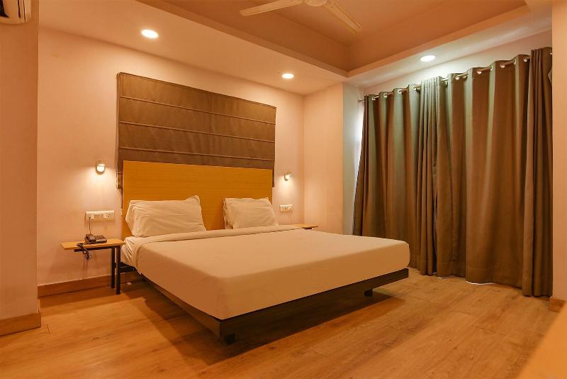 OYO Townhouse 152 Hotel Suncitel Airport image