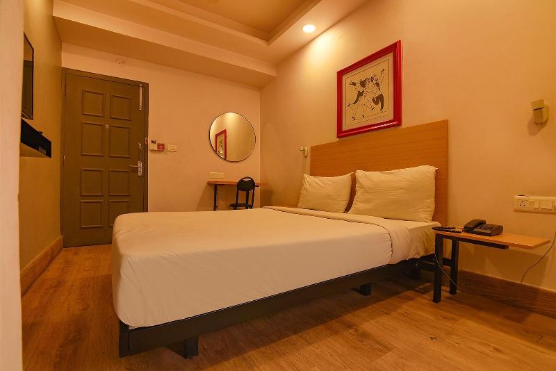 OYO Townhouse 152 Hotel Suncitel Airport image