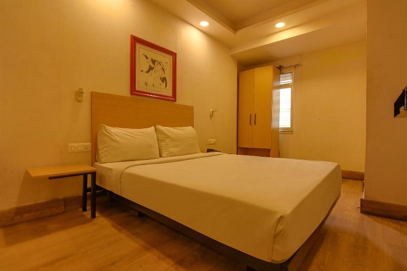 OYO Townhouse 152 Hotel Suncitel Airport image