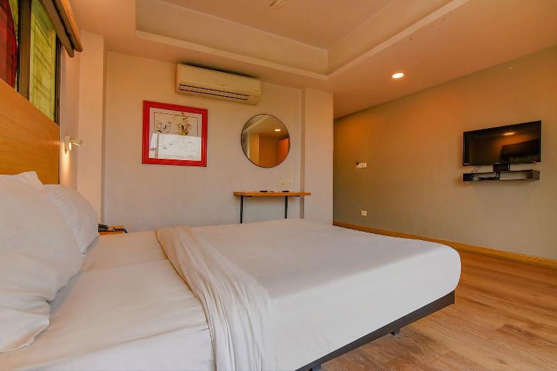 OYO Townhouse 152 Hotel Suncitel Airport image