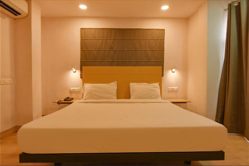 OYO Townhouse 152 Hotel Suncitel Airport image