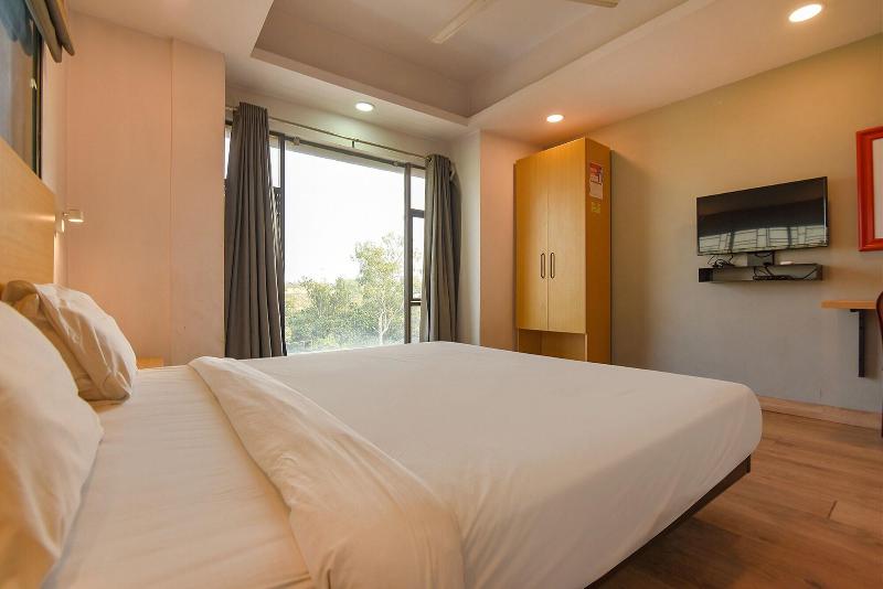 OYO Townhouse 152 Hotel Suncitel Airport image