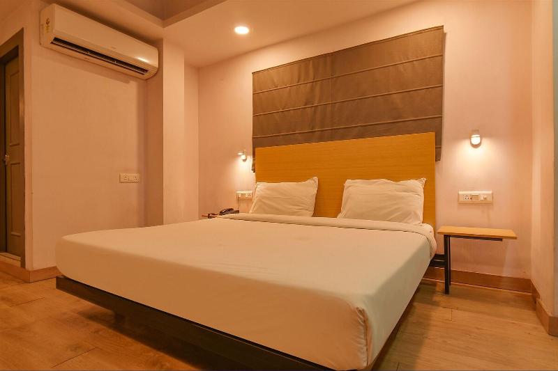 OYO Townhouse 152 Hotel Suncitel Airport image