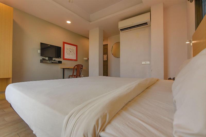 OYO Townhouse 152 Hotel Suncitel Airport image