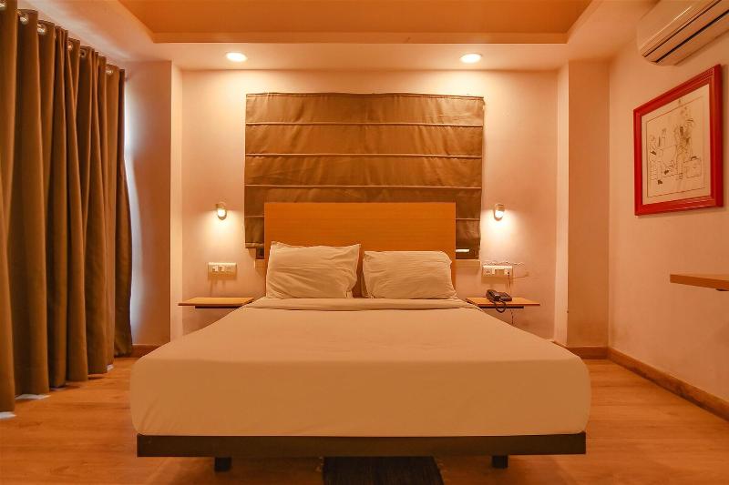 OYO Townhouse 152 Hotel Suncitel Airport image