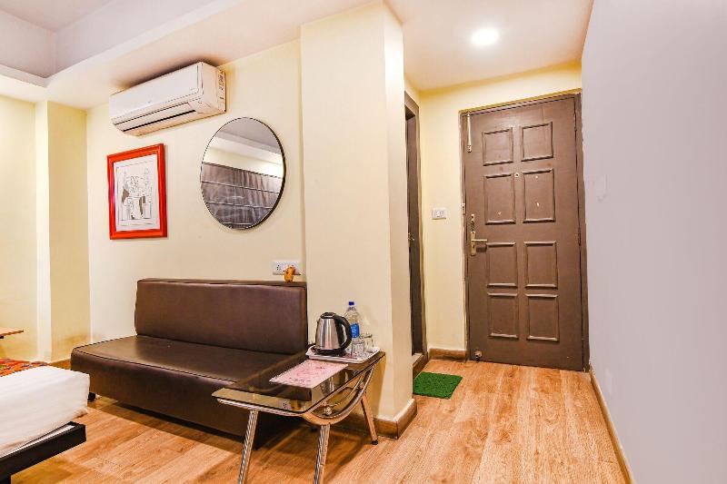 OYO Townhouse 152 Hotel Suncitel Airport image