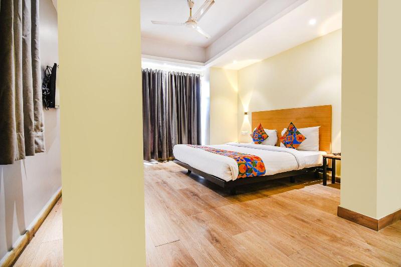 OYO Townhouse 152 Hotel Suncitel Airport image