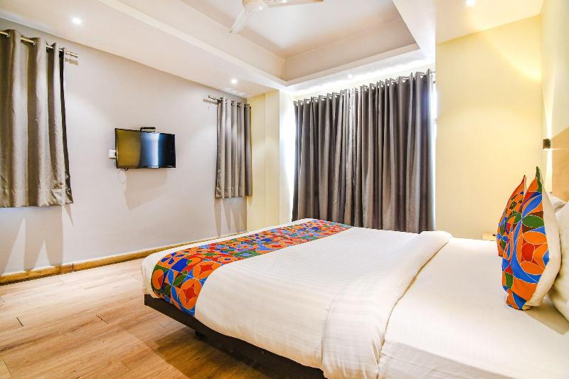 OYO Townhouse 152 Hotel Suncitel Airport image