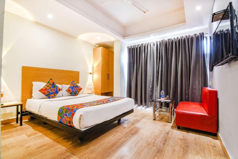 OYO Townhouse 152 Hotel Suncitel Airport image