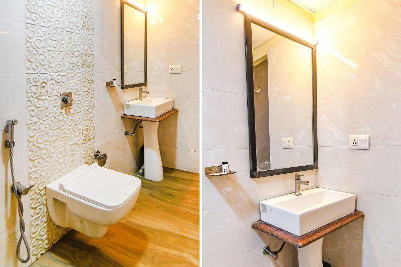 OYO Townhouse 152 Hotel Suncitel Airport image