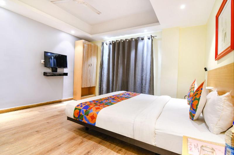OYO Townhouse 152 Hotel Suncitel Airport image