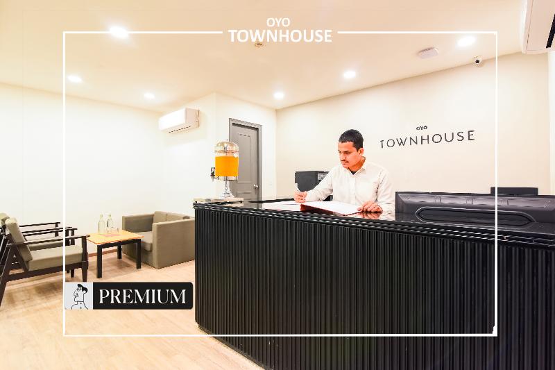Oyo Townhouse 225 Ashiyana Mukut Bazar — view