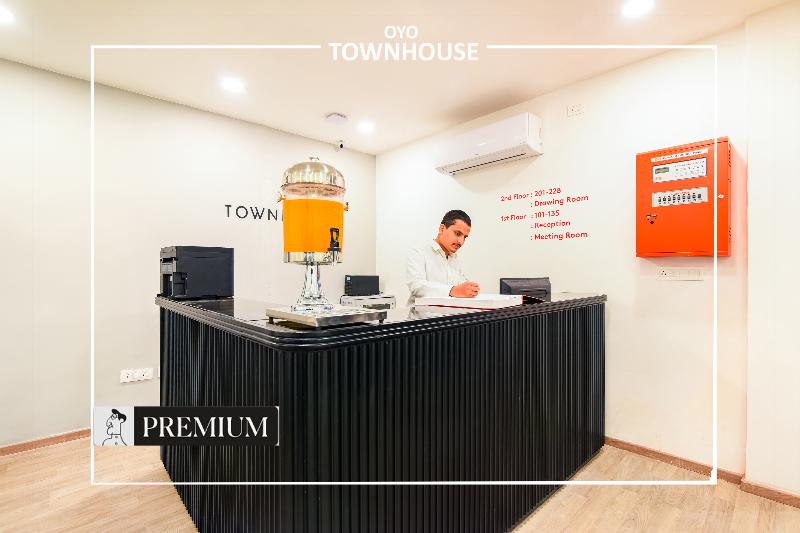 Oyo Townhouse 225 Ashiyana Mukut Bazar — view