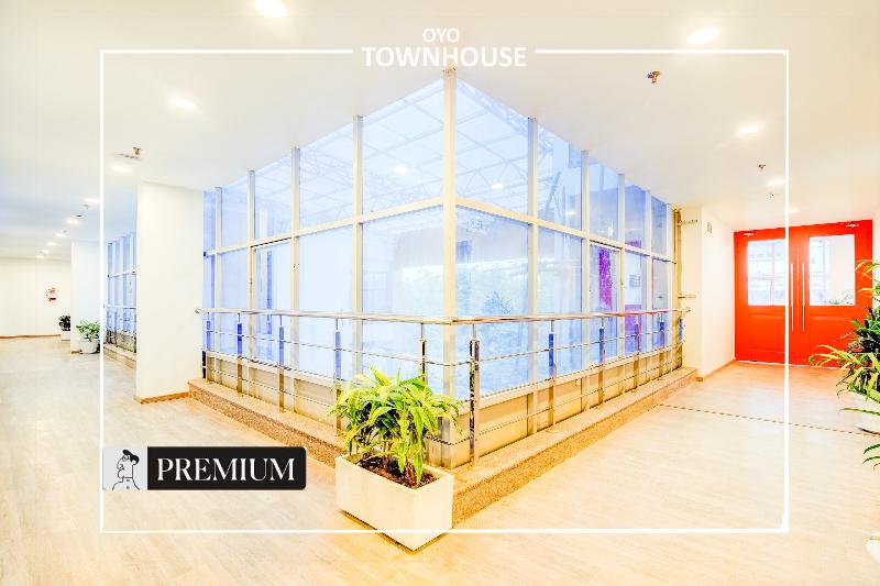 Oyo Townhouse 225 Ashiyana Mukut Bazar image