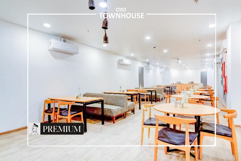 Oyo Townhouse 225 Ashiyana Mukut Bazar — restaurant