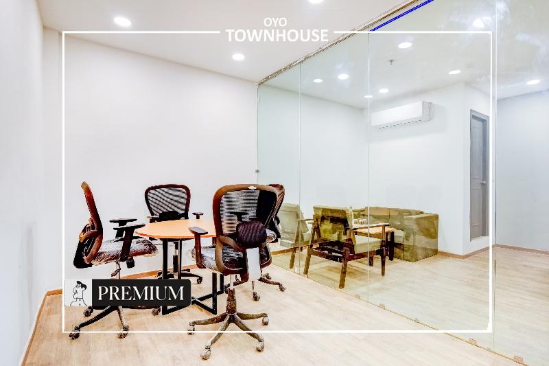 Oyo Townhouse 225 Ashiyana Mukut Bazar image