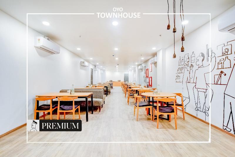 Oyo Townhouse 225 Ashiyana Mukut Bazar image
