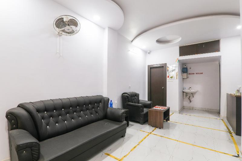 OYO 75217 Hotel Navya Grand