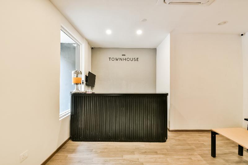OYO Townhouse 182 Menka