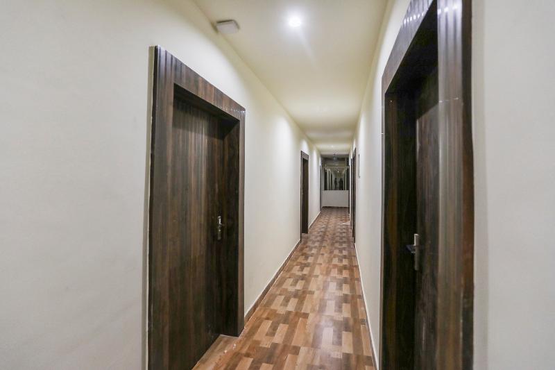 OYO Flagship 39786 OXY Royal Residency