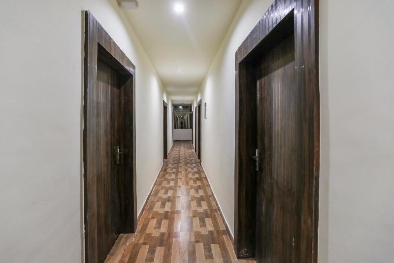 OYO Flagship 39786 OXY Royal Residency