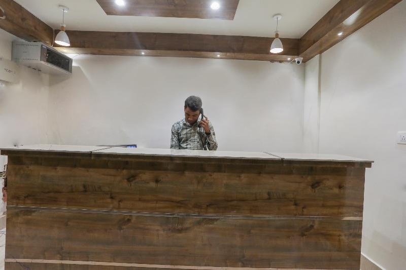 OYO Flagship 39786 OXY Royal Residency