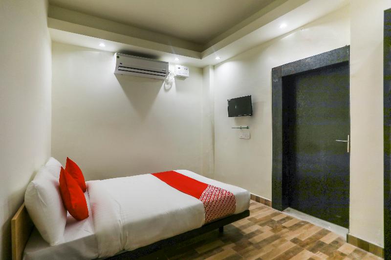 OYO Flagship 39786 OXY Royal Residency 3